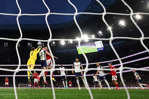 قفز 3 مراكز.. نوتنجهام يستعيد انتصاراته في الدوري الإنجليزي أمام توتنهام